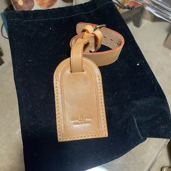 Louis Vuitton Vachetta Luggage Tag and Poignet set EUC - Picture 1 of 8